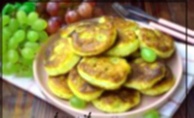 Recipe photo: Pancakes with grapes in kefir